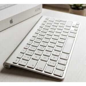 Apple A1314 Wireless Bluetooth Keyboard -AZERTY French iMac, Mac, MacBook, iPad